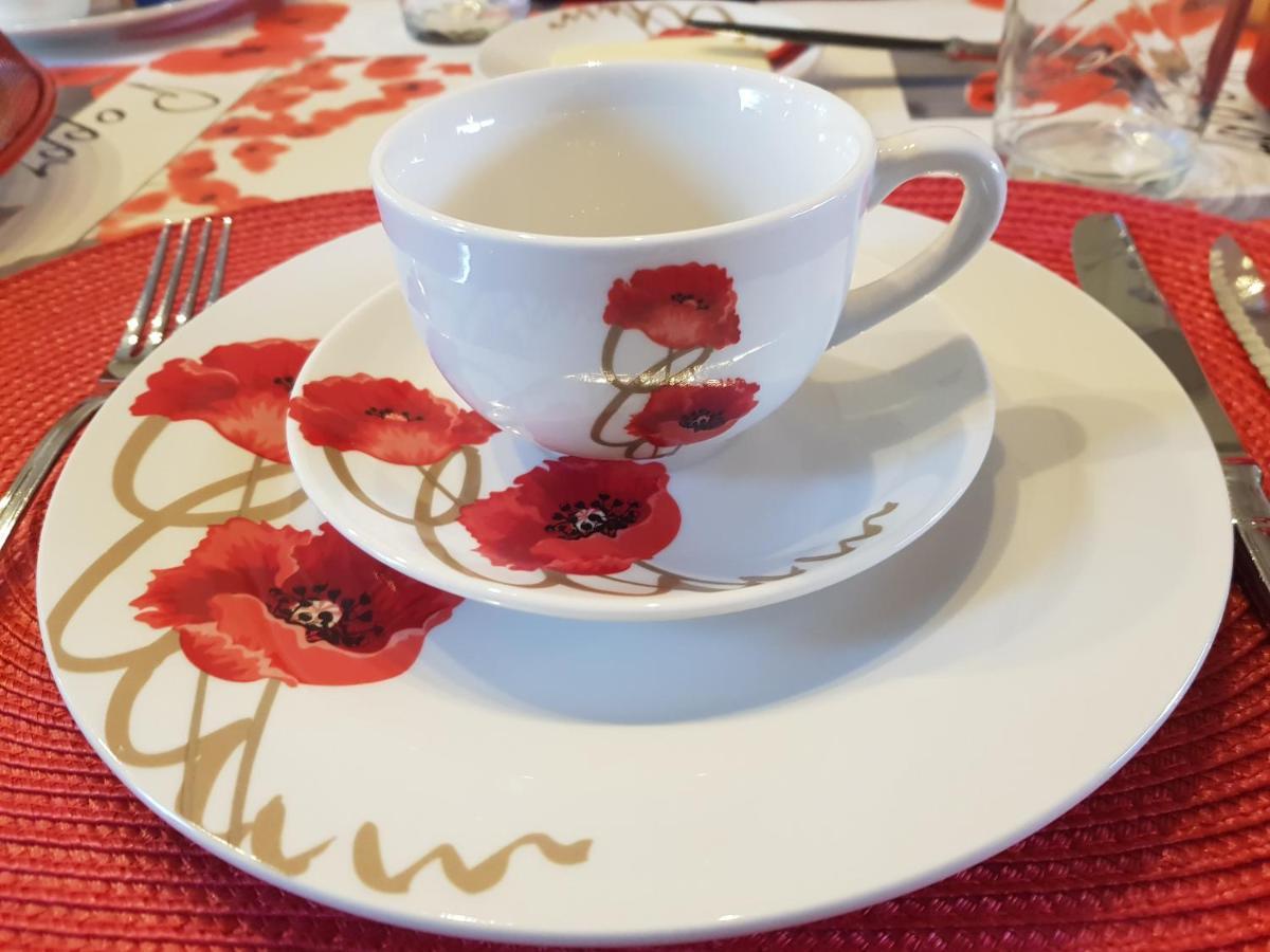 Mary'S Poppies - Bed & Breakfast Blandain Esterno foto