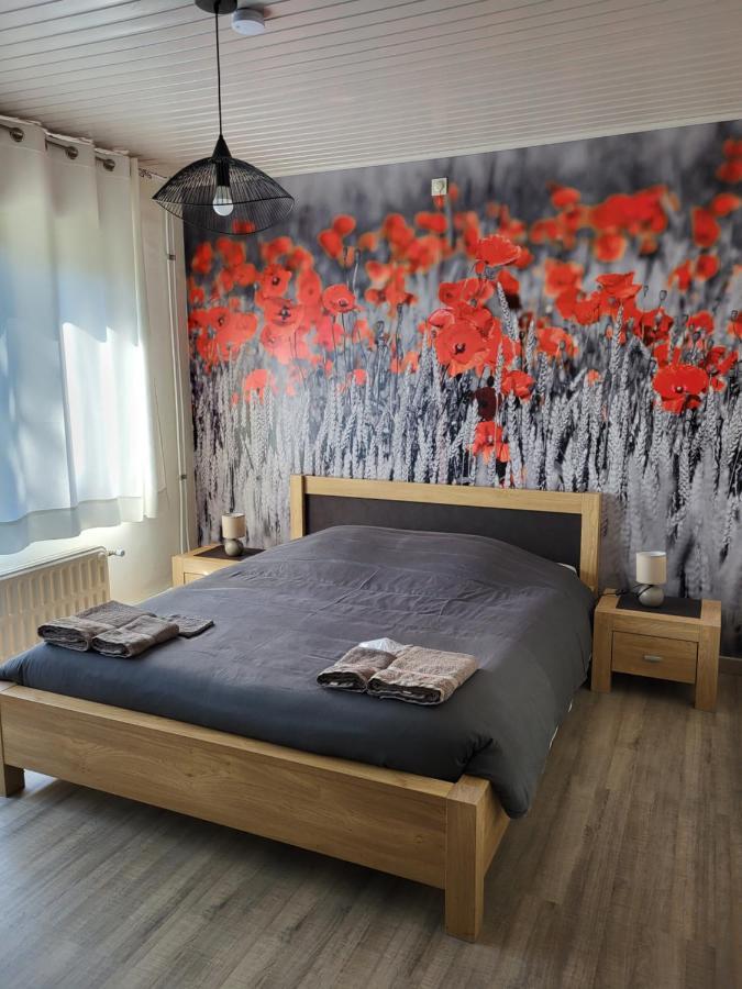 Mary'S Poppies - Bed & Breakfast Blandain Esterno foto